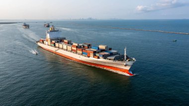 Hava görüşü konteynır konteynırı taşıyan kargo gemisi konteynır, küresel ticari ithalat ihracat ihracat ihracat nakliyat konteyner kargo gemisi, konteyner korkusu ile uluslararası taşımacılık.
