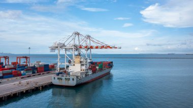 Hava görüşü konteynır konteynırı taşıyan kargo gemisi konteynır, küresel ticari ithalat ihracat ihracat ihracat nakliyat konteyner kargo gemisi, konteyner korkusu ile uluslararası taşımacılık.