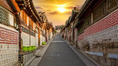 Güney Kore, Seul 'deki Bukchon Hanok Köyü' nde geleneksel Kore tarzı mimari. Güney Kore 'deki Bukchon Hanok Köyü..