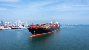 Hava görüşü konteynır konteynırı taşıyan kargo gemisi konteynır, küresel ticari ithalat ihracat ihracat ihracat nakliyat konteyner kargo gemisi, konteyner korkusu ile uluslararası taşımacılık.