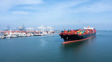 Hava görüşü konteynır konteynırı taşıyan kargo gemisi konteynır, küresel ticari ithalat ihracat ihracat ihracat nakliyat konteyner kargo gemisi, konteyner korkusu ile uluslararası taşımacılık.