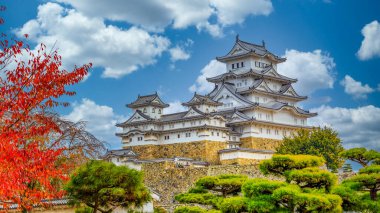 Himeji Kalesi Beyaz Balıkçıl Kalesi Sonbaharı, Japonya, Unesco Dünya Mirası Sitesi Himeji Kalesi, Japonya, zarif ve zapt edilemez bir samuray kalesi, Hyogo, Himeji Kalesi, Japonya.