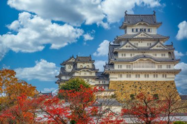 Himeji Kalesi Beyaz Balıkçıl Kalesi Sonbaharı, Japonya, Unesco Dünya Mirası Sitesi Himeji Kalesi, Japonya, zarif ve zapt edilemez bir samuray kalesi, Hyogo, Himeji Kalesi, Japonya.