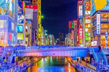 Osaka, Japonya - 11 Kasım 2023: Dotonbori 'deki ünlü turizm merkezi Dotonbori, Shinsaibashi, Dotonbori, Osaka, Japonya.