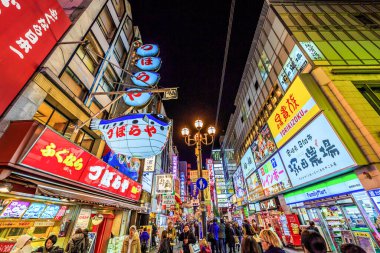 Osaka, Japonya - 11 Kasım 2023: Dotonbori 'deki ünlü turizm merkezi Dotonbori, Shinsaibashi, Dotonbori, Osaka, Japonya.