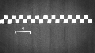 Havadan görünüm Başlat ve Bitir devrede motor yarış hattı asfaltı, yarış motorsporu pistinde işaretlenmiş çizgi, başlangıç ve bitiş çizgisi dokusu ve arkaplan.