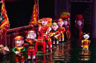 Hanoi 'de geleneksel Vietnam su kuklası gösterisi, su kuklaları, Hanoi, su kuklası gösterisi Vietnam, Hanoi, Vietnam.