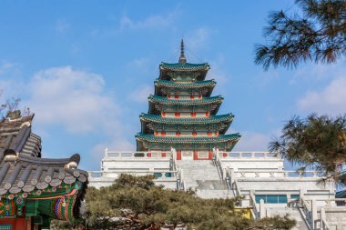 Kore, Seul, Güney Kore Ulusal Halk Müzesi, Kore Ulusal Halk Müzesi Gyeongbokgung Sarayı Ulusal Halk Müzesi 'nde halk materyallerini toplayan, muhafaza eden ve sergileyen.