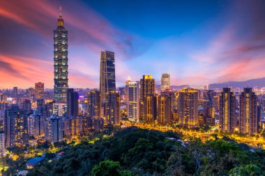 Taipei City gökdeleni ve gökdelen mimarisi, Tayvan, Taipei gökdelen binası geceleri aydınlık, Xinyi, Taipei, Tayvan, Asya, güzel tarihi Tayvan.