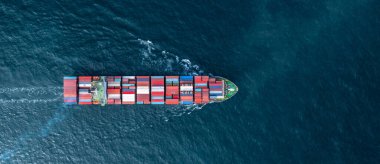 Konteynır kargo gemisi global lojistik ihracat ihracat taşımacılığı, konteyner kargo nakliye sevkiyatı uluslararası, konteyner kargo gemisiyle endüstriyel ticari lojistik nakliyat.