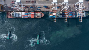 Konteynır kargo gemisi global lojistik ihracat ihracat taşımacılığı, konteyner kargo nakliye sevkiyatı uluslararası, konteyner kargo gemisiyle endüstriyel ticari lojistik nakliyat.