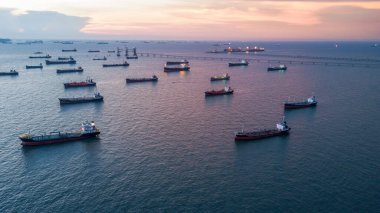 Petrol ve doğalgaz tankeri nakliye lojistik petrol ve gaz rafinerisi, petrol ve doğalgaz tanker gemisi küresel iş yükü lojistik nakliye rafinerisi tanker gemisi.