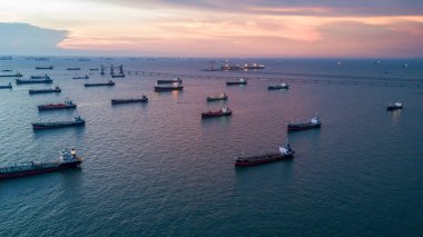 Petrol ve doğalgaz tankeri nakliye lojistik petrol ve gaz rafinerisi, petrol ve doğalgaz tanker gemisi küresel iş yükü lojistik nakliye rafinerisi tanker gemisi.