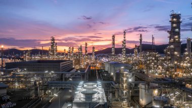 Petrol ve gaz rafinerisi, petrol ve gaz rafinerisi fabrikası, petrol ve doğalgaz endüstrisi depolama tankı rafinerisi fabrikası, endüstriyel petrol rafinerisi petrol ve gaz rafinerisi, enerji ve enerji üretimi..