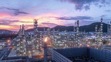 Petrol ve gaz rafinerisi, petrol ve gaz rafinerisi fabrikası, petrol ve doğalgaz endüstrisi depolama tankı rafinerisi fabrikası, endüstriyel petrol rafinerisi petrol ve gaz rafinerisi, enerji ve enerji üretimi..
