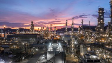 Petrol ve gaz rafinerisi, petrol ve gaz rafinerisi fabrikası, petrol ve doğalgaz endüstrisi depolama tankı rafinerisi fabrikası, endüstriyel petrol rafinerisi petrol ve gaz rafinerisi, enerji ve enerji üretimi..