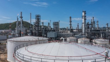 Petrol ve gaz rafinerisi, petrol ve gaz rafinerisi fabrikası, petrol ve doğalgaz endüstrisi depolama tankı rafinerisi fabrikası, endüstriyel petrol rafinerisi petrol ve gaz rafinerisi, enerji ve enerji üretimi..