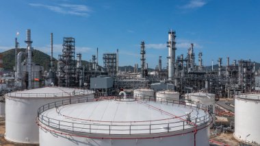Petrol ve gaz rafinerisi, petrol ve gaz rafinerisi fabrikası, petrol ve doğalgaz endüstrisi depolama tankı rafinerisi fabrikası, endüstriyel petrol rafinerisi petrol ve gaz rafinerisi, enerji ve enerji üretimi..