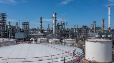 Petrol ve gaz rafinerisi, petrol ve gaz rafinerisi fabrikası, petrol ve doğalgaz endüstrisi depolama tankı rafinerisi fabrikası, endüstriyel petrol rafinerisi petrol ve gaz rafinerisi, enerji ve enerji üretimi..