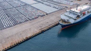 Endüstriyel liman ihracatında en iyi görünümlü yeni arabalar, yeni arabalar hisse senedi sanayi limanı otoparkı nakliye perakendecisi perakendecisi, yeni otomobil endüstrisi lojistik sektörü.