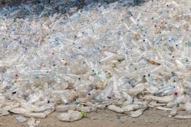 Plastik şişeler atık doku ve arka plan, plastik şişeler atık, kullanılmış boş PET şişelerinin arka plan ve dokusu, çevredeki plastik su şişeleri kirliliği, küresel ısınma kirliliği, Dünya 'yı Kaydet.