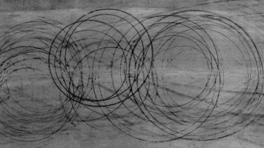 Asfalt yolda siyah lastik izleri, araba lastiği izi asfalt yol dokusu ve arka plan, lastik izlerinin soyut asfalt yol arka planı, asfalt yolda siyah lastik izi..