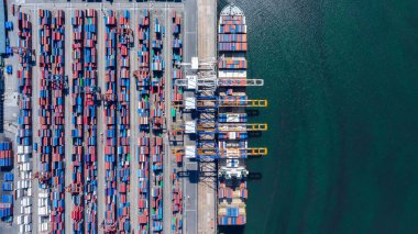 Hava manzaralı kargo konteynırı, küresel ticari deniz lojistiği, Kargo konteynırı nakliye uluslararası tedarik zinciri, Deniz nakliye endüstrisi ithalat lojistik ihracat sektörü.