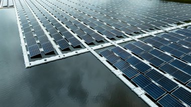 Yüzen güneş paneli platformu sistemi, yüzen güneş fotovoltaik panel sistemi Endüstri gölü su havuzu yenilenebilir enerji tasarrufu temiz hidroelektrik enerjisi.