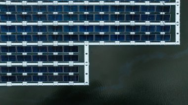 Yüzen güneş paneli platformu sistemi, yüzen güneş fotovoltaik panel sistemi Endüstri gölü su havuzu yenilenebilir enerji tasarrufu temiz hidroelektrik enerjisi.