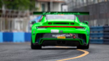 Hareket bulanık yarış arabası hız yolunda, hareket bulanık süper araba yarışı sokak pistinde, otomobil otomotiv taşıma aracı arka planda,