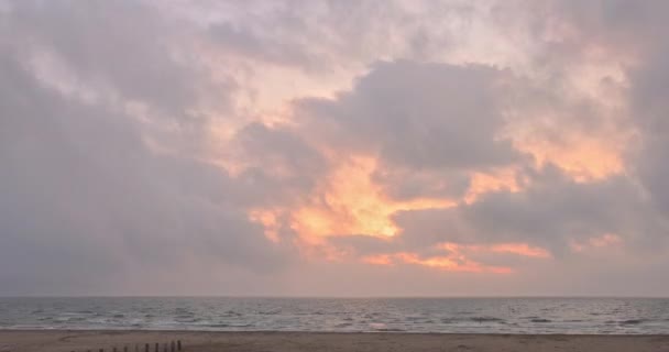 Stranden Medelhavet Det Alltid Bra Att Tillbringa Tid Oavsett Väder — Stockvideo