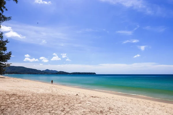 Tayland 'ın Phuket adasındaki güzel Bangtao plajı.