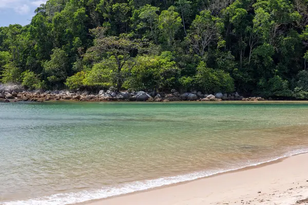 Tayland 'ın Phuket adasındaki güzel Bangtao plajı.