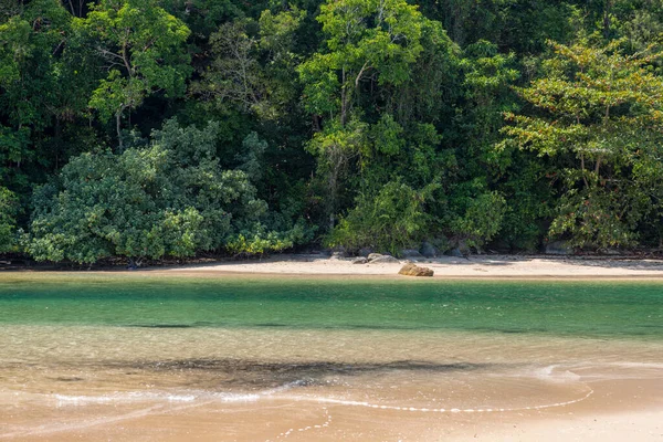Tayland 'ın Phuket adasındaki güzel Bangtao plajı.