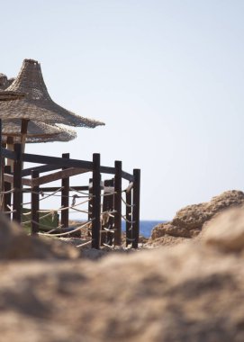 Plajdaki güneş gözlüğü manzarası, Sharm El Sheikh, Kızıldeniz kıyısı, Mısır