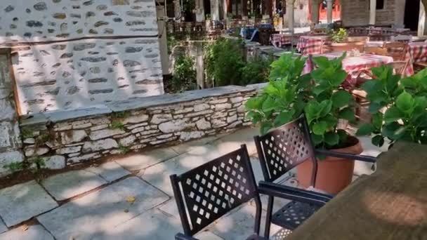Mesas Restaurante Vila Grega Tradicional Makrinitsa Montanha Pelion Greece Central — Vídeo de Stock