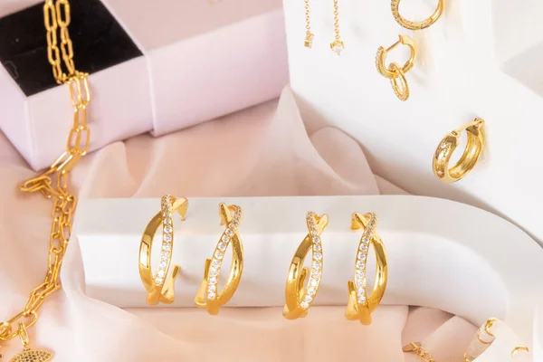 Vackra Flicka Smycken Tillbehör Inklusive Örhängen Och Halsband Visas — Stockfoto