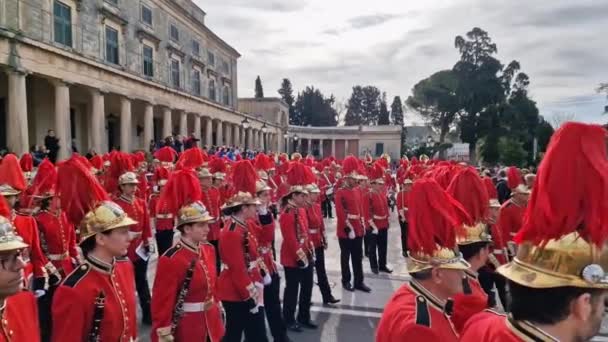Corfu Griekenland April 2023 Prachtig Versierde Paraderende Filharmonische Musici Traditionele — Stockvideo