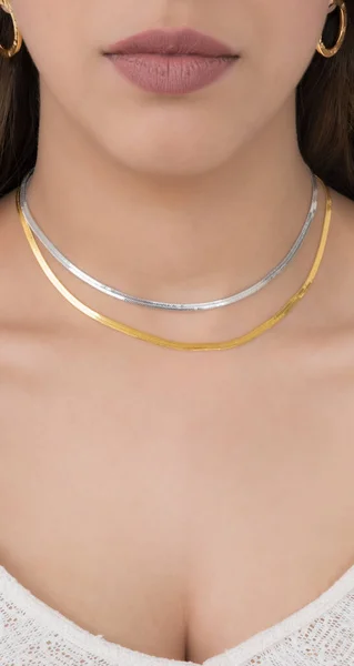 Beautiful Young Woman Wearing Golden Earrings Silver Golden Snake Chain — Stock Photo, Image