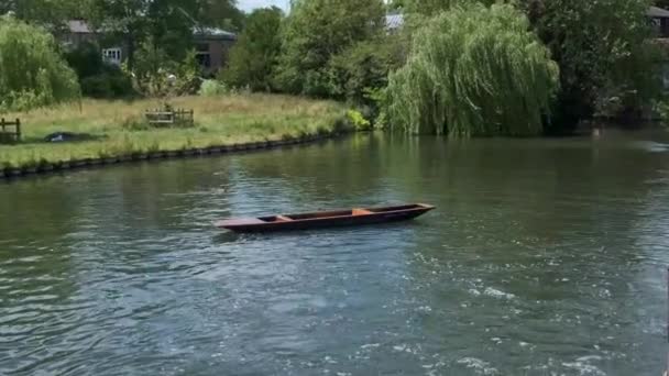 Cambridge Ngiltere Deki River Cam Bir Tekne Kendi Kendine Sürüklenir — Stok video