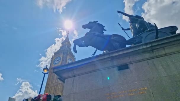 Лондон Велика Британія Червня 2023 Року Статуя Boadicea Big Ben — стокове відео