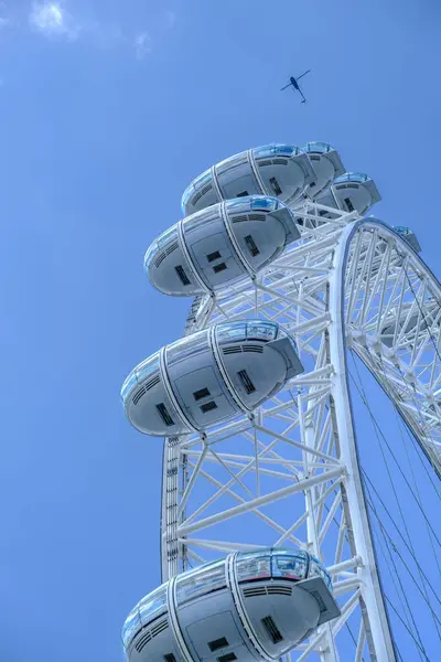 London Eye Millennium Wheel Helicopter Overflying London — Stock Photo, Image