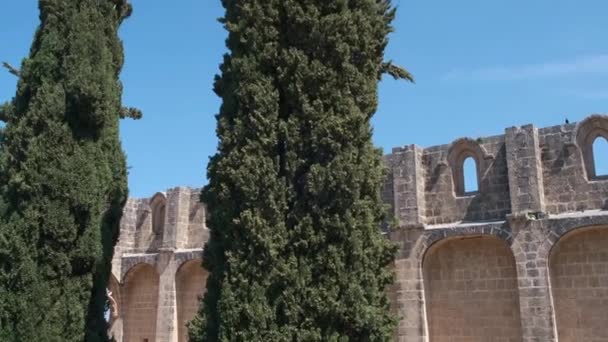 塞浦路斯岛凯里尼亚附近的贝拉佩修道院 — 图库视频影像