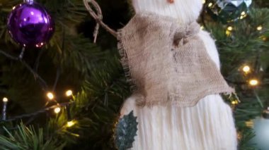 Güzel ve süslü Noel ağacı süsleri. Noel havası. Ambiance