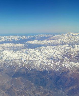 Arkadaki dağların havadan görünüşü