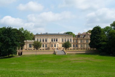Yazı işleri. Polonya, Ostromecko 'daki saray ve park topluluğu. 30.082023r