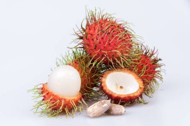 Taze Rambutan: beyaz arka planda Rambutan tatlı lezzetli meyve