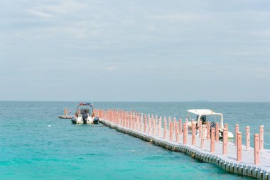 Khao Laem Ya 'da rıhtım - Mu Ko Samet Ulusal Parkı, Rayong Eyaleti, Doğu Tayland.