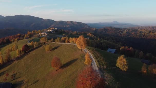 Autumn Rural Scene Romanian Traditional Village Transylvania Aerial Colorful Landscape — ストック動画