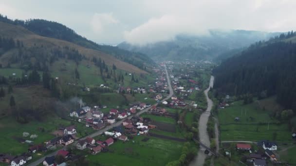 Pemandangan Pegunungan Musim Semi Yang Diambil Pada Hari Berkabut Bucovina — Stok Video